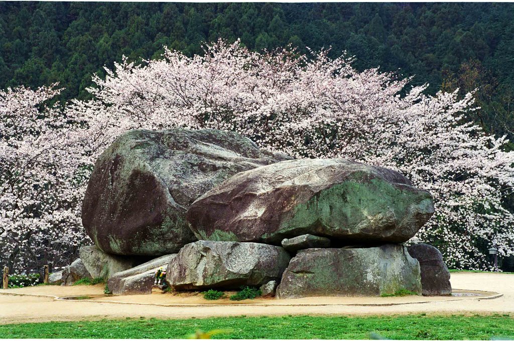 石舞台古墳・明日香村 by Yoshihiro Miyagawa