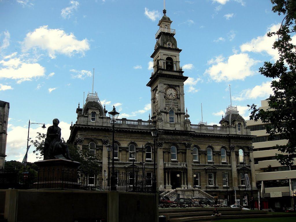 NEW ZEALAND, SOUTH ISLAND - Dunedin; Town Hall by Maro Vinci