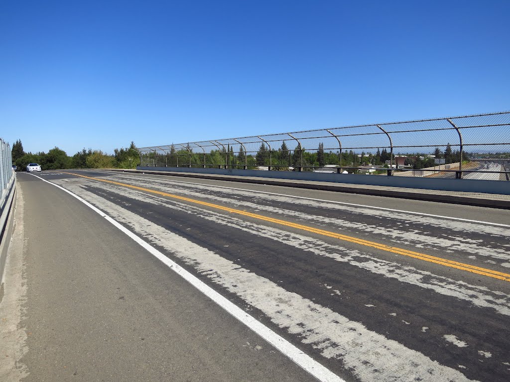 Routier Rd./Hwy 50 overpass (looking north east). by VasMan