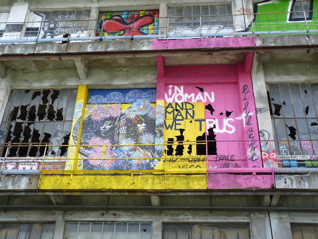 Pantin - Graff sur l'ancien bâtiment des douanes de Pantin (2012) by greg-007