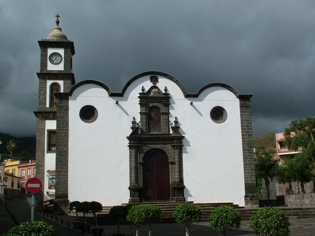 Güimar Igreja linda ! :) by sonaj1