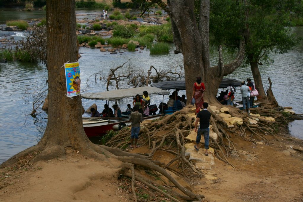 Crossing the Kovery (karnataka) by Blaise-Emmanuel