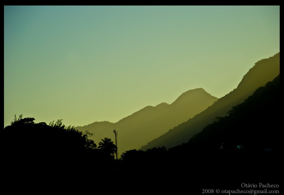 Near Corcovado by Otávio Pacheco