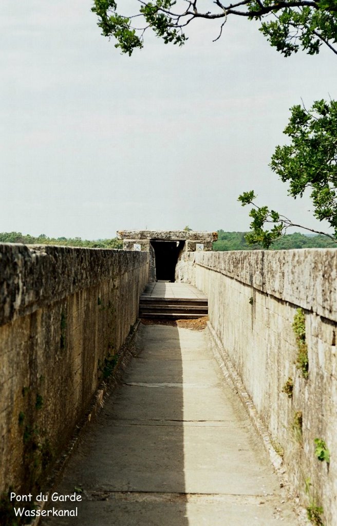 Pont du Gard_kanal by pesterwitzer