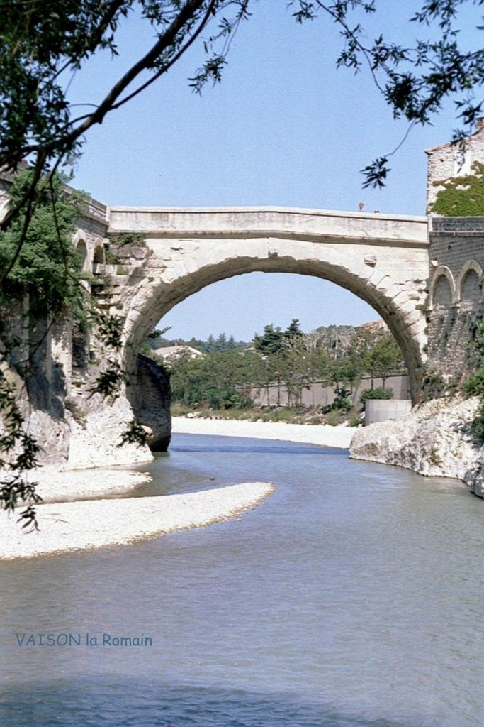 Vaison-la-romain by pesterwitzer