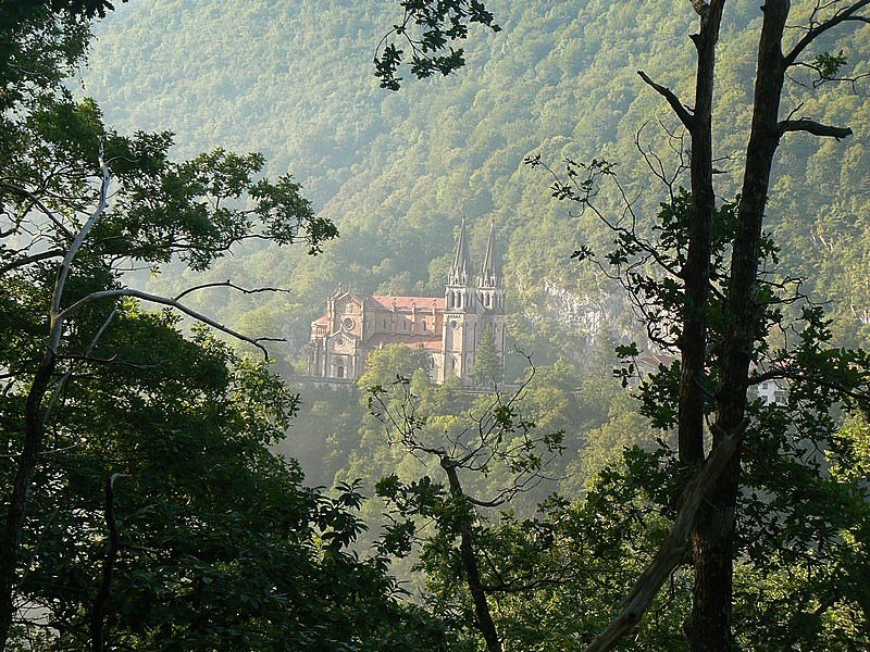 Basilica de Covadonga by BelenyChe