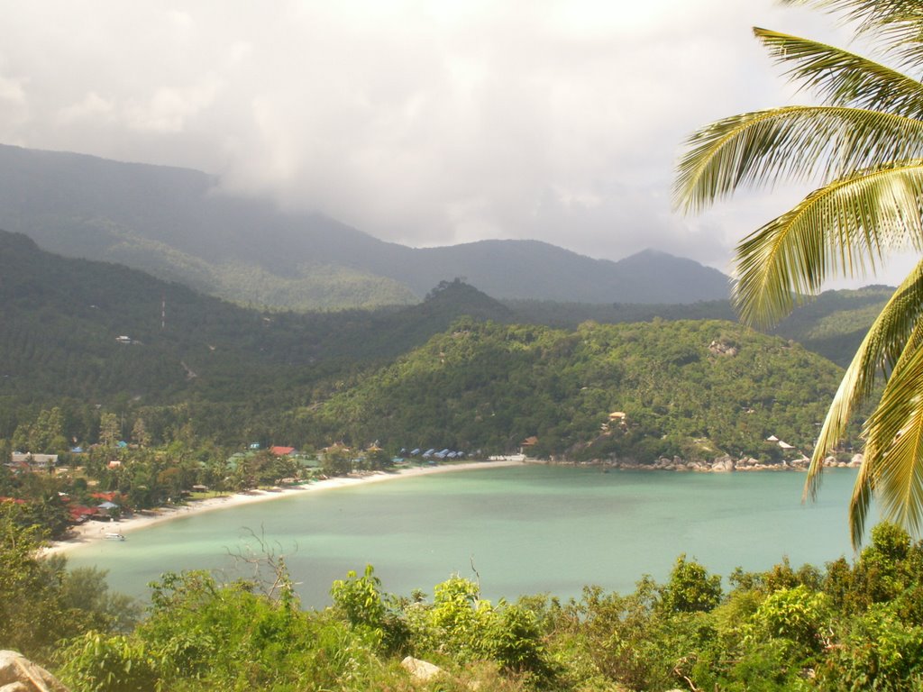 Ban Tai, Ko Pha-ngan District, Surat Thani, Thailand by George Kesaev