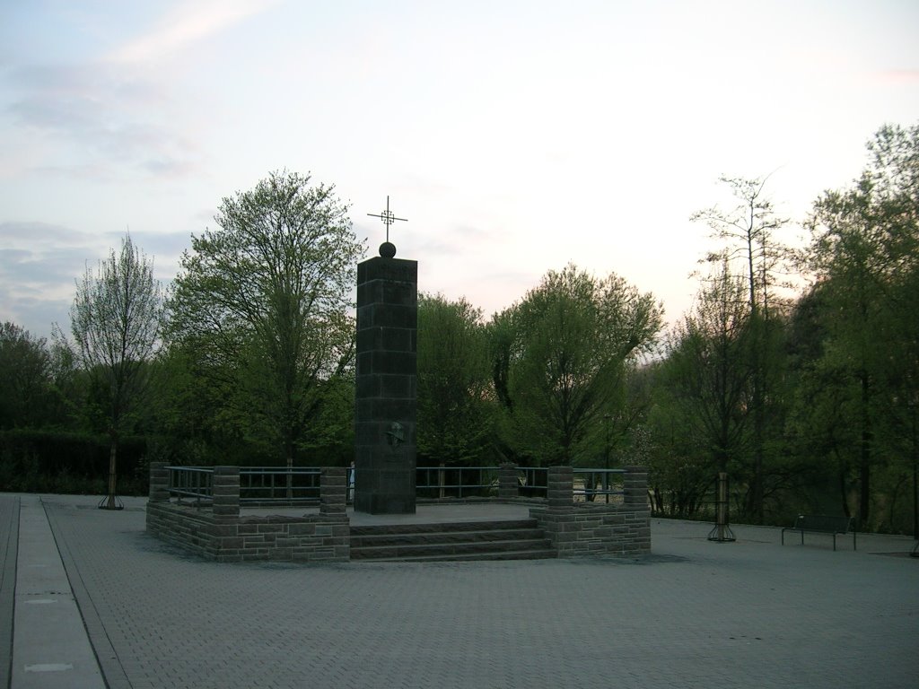 Kriegerdenkmal am Zündorfer Marktplatz by Phil the Bill