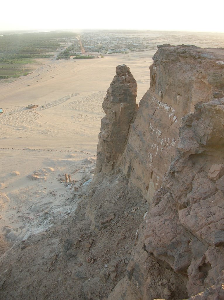 Pinnacle and B300 Temple of Hathor from above - Jan 2005 by MaxFarrar