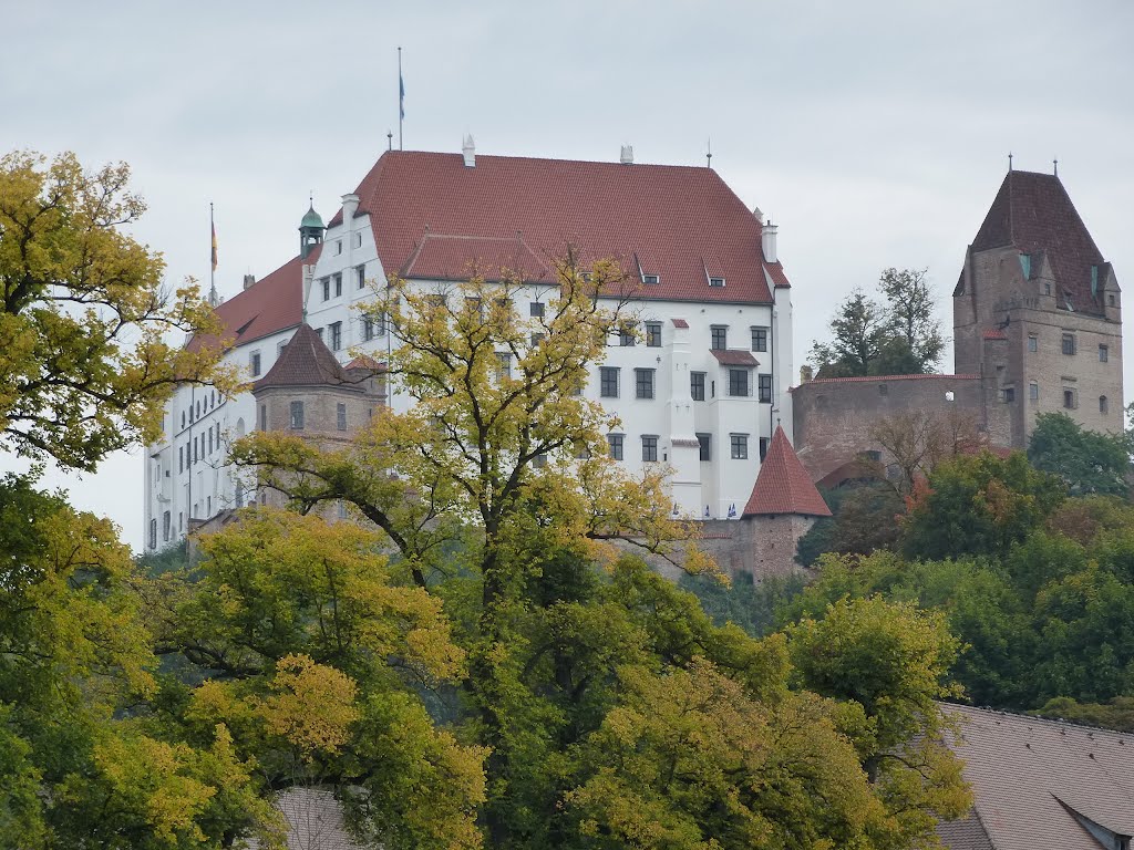 Landshut - Burg Trausnitz im Herbst by chnokfir