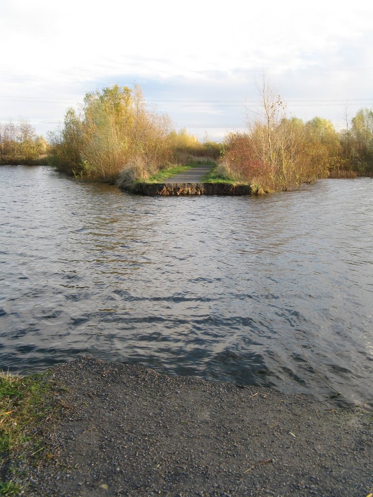 Fort gespülter Weg nach Leine Hochwasser Okt. 2007 by csonix