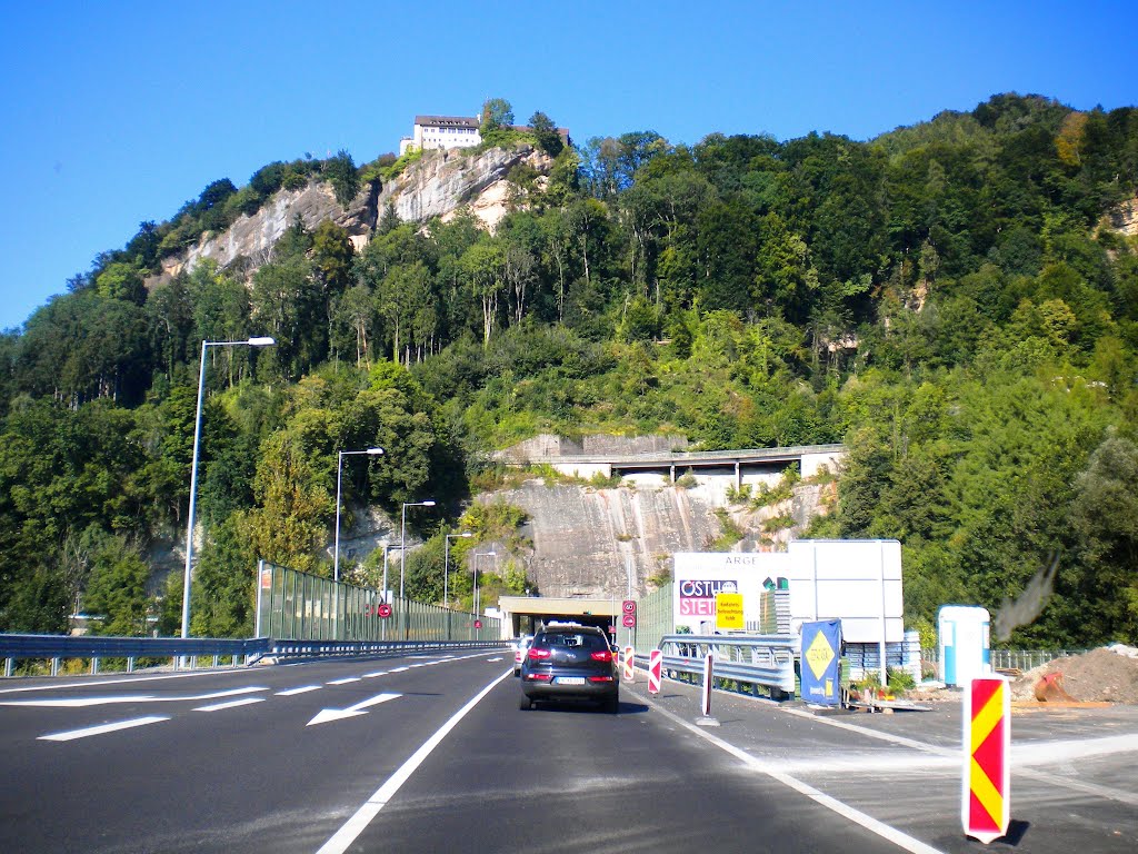 Pfändertunnel und Burg Hohenbregenz 08.09.2012 by Scott7777