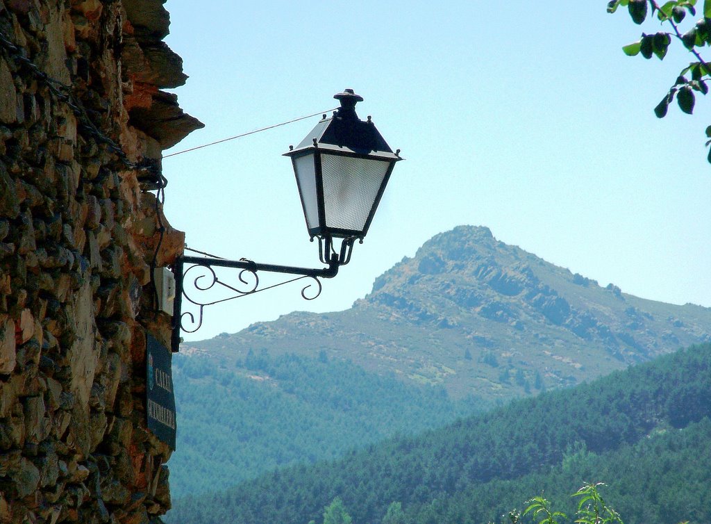 Valverde de los Arroyos, farol by fotochicho