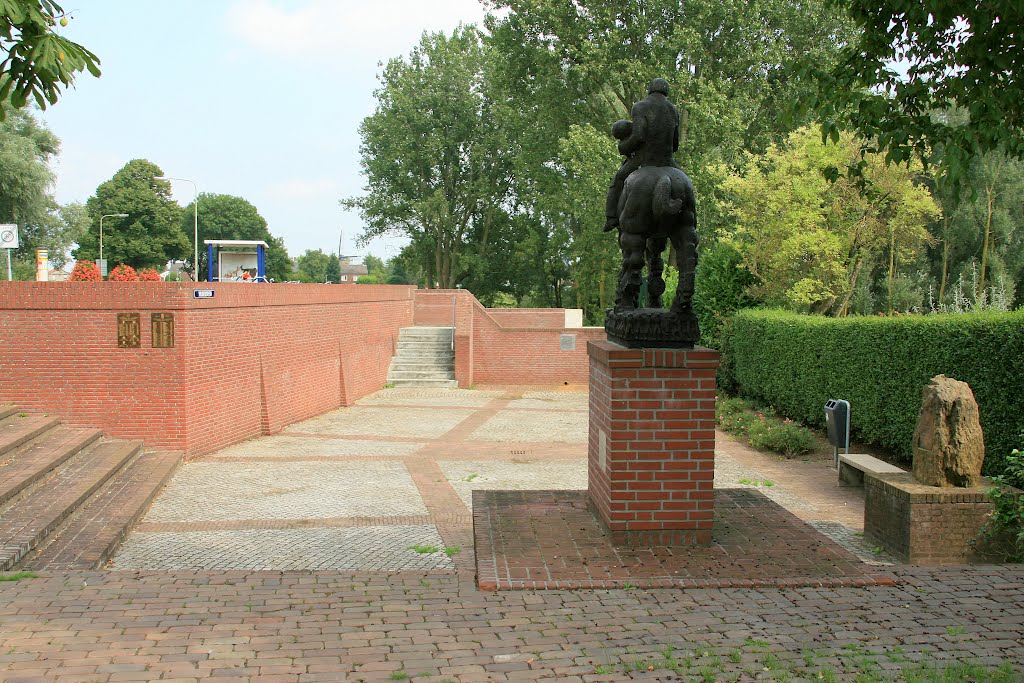 Geffen - Niersweg : Klein plekje met oorlogsmonumenten by Scholte