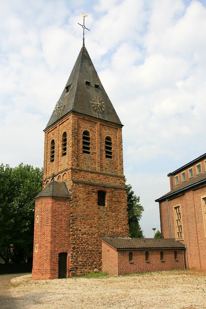 Afferden - Monseigneur Frederiksplein 4 : Cosmas en Damianuskerk by Scholte