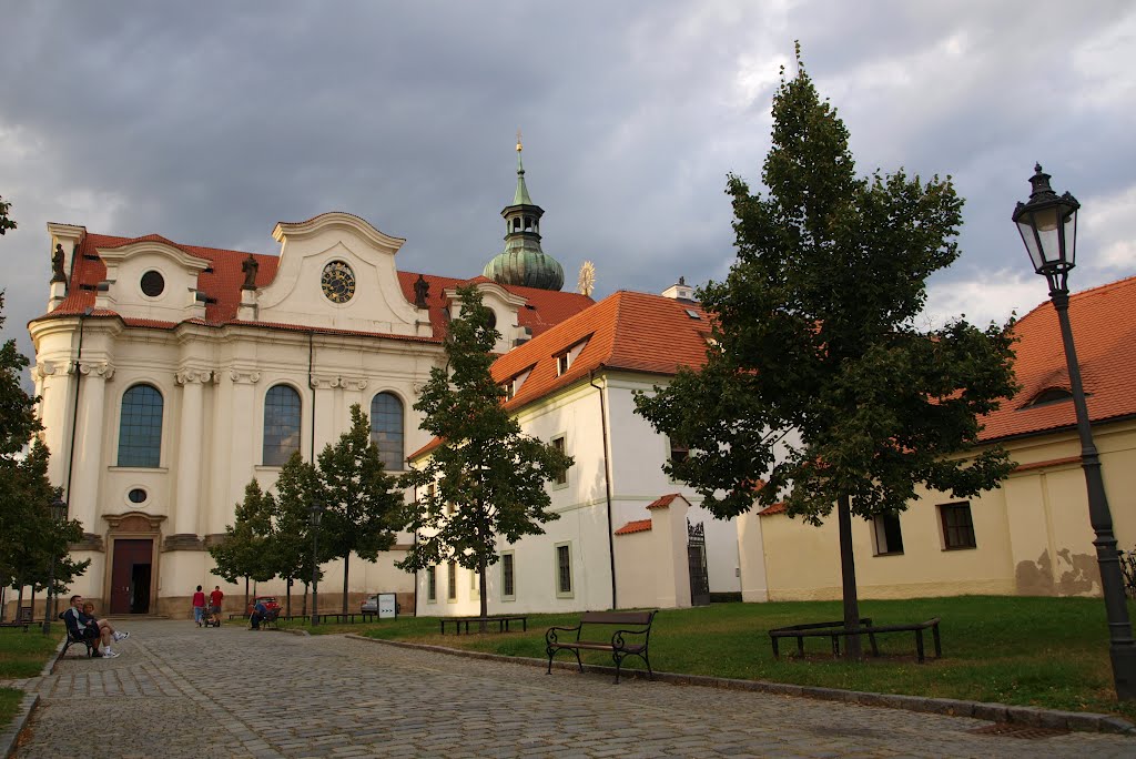 Podvečerní pohled na chrám sv. Markéty, Břevnovský klášter by Pavel Kacl