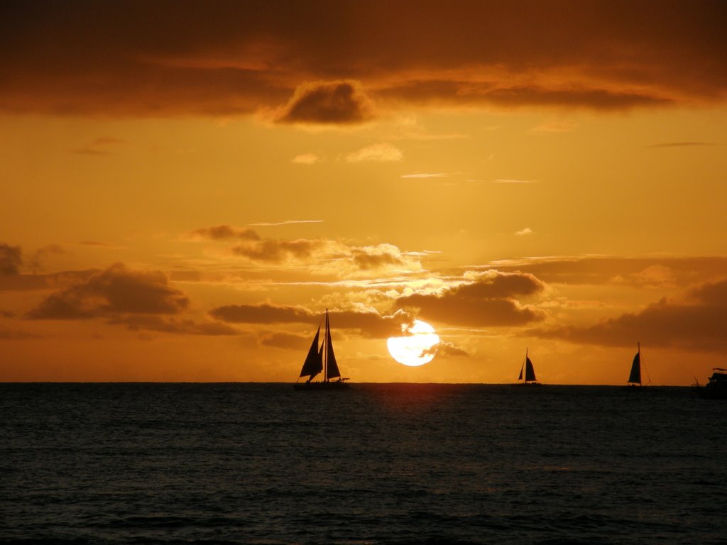 Sunset from the Waikiki Beach _4 by Jing Lu