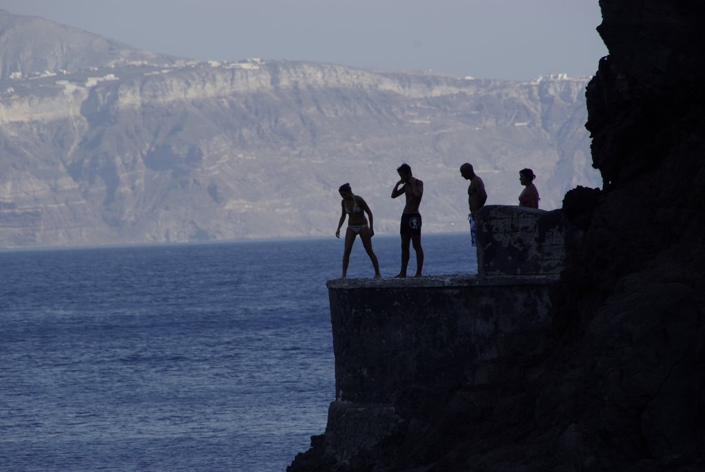 Divers near Amoudi by jerome le guellec