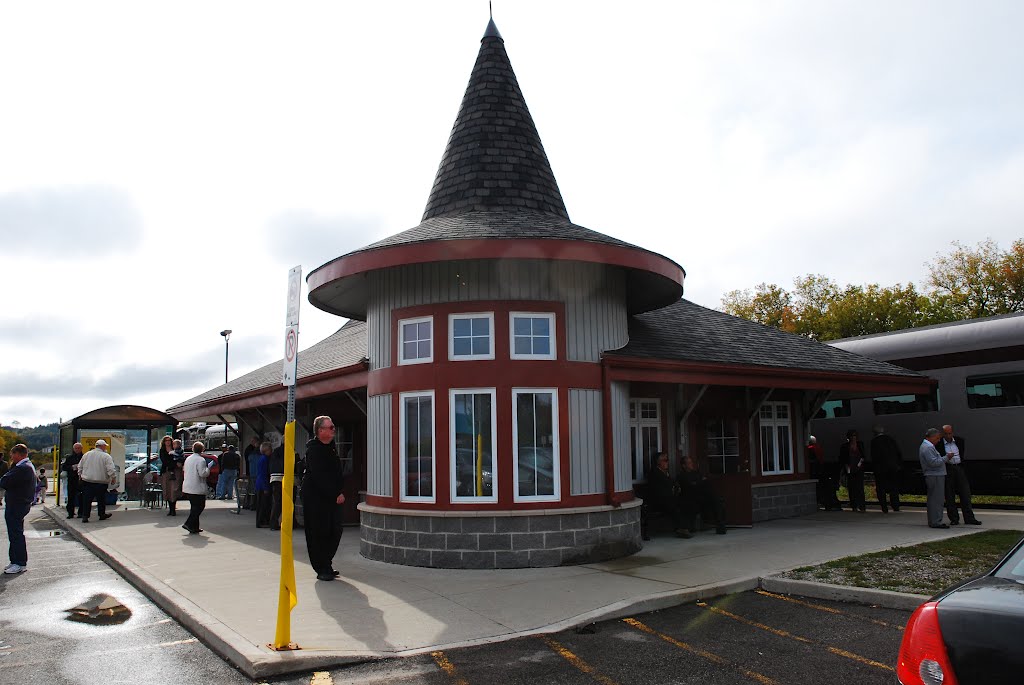 Credit Valley Explorer Rail Station by Richard Forster