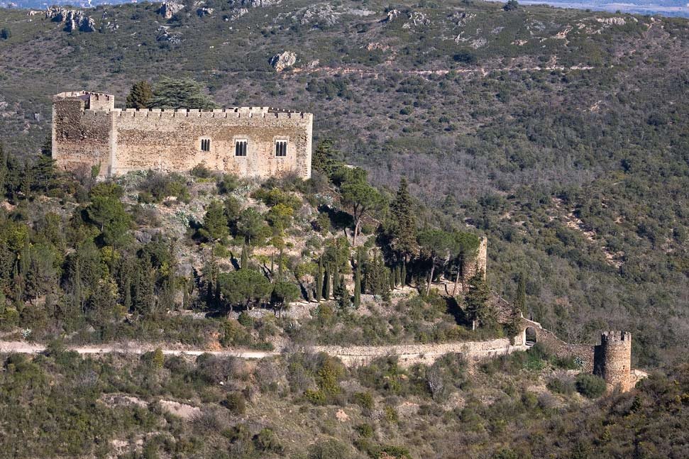 Castelnou vu de puis les Aspres 02 by Gérard Roland