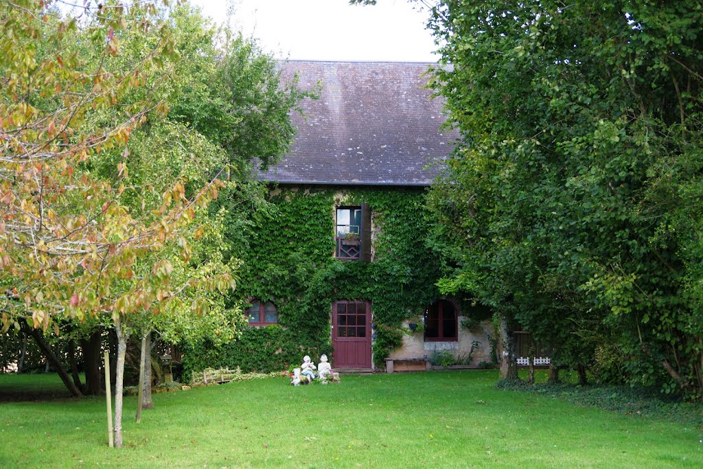 Maison du gardien du Manoir de la Fresnaye by Jean-Paul Dominique BERTIN