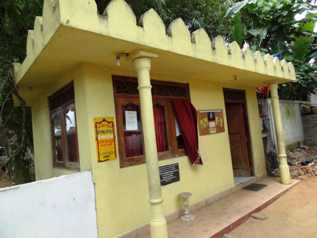 Sri Sadhdharmarathnaramaya Temple Hokandara by jmsbandara