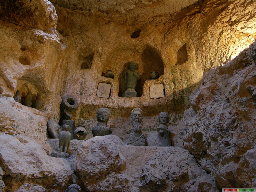 009 Cave Site (Abu Jaber museum) 6 by panoramamman.com