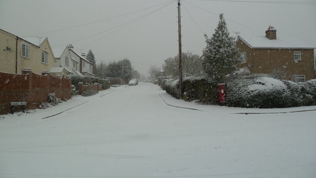 Chalfont St Peter, looking up Laurel Road by SnappySnapper