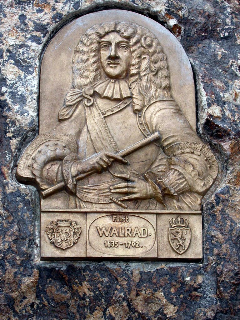 Fürst Walrad, 1635-1702, Denkmal im Schlossgarten der Stadt Usingen by Commendatore