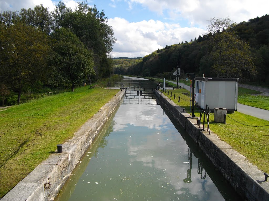 Ecluse 24 sur le canal à Blussans by Claudius B.