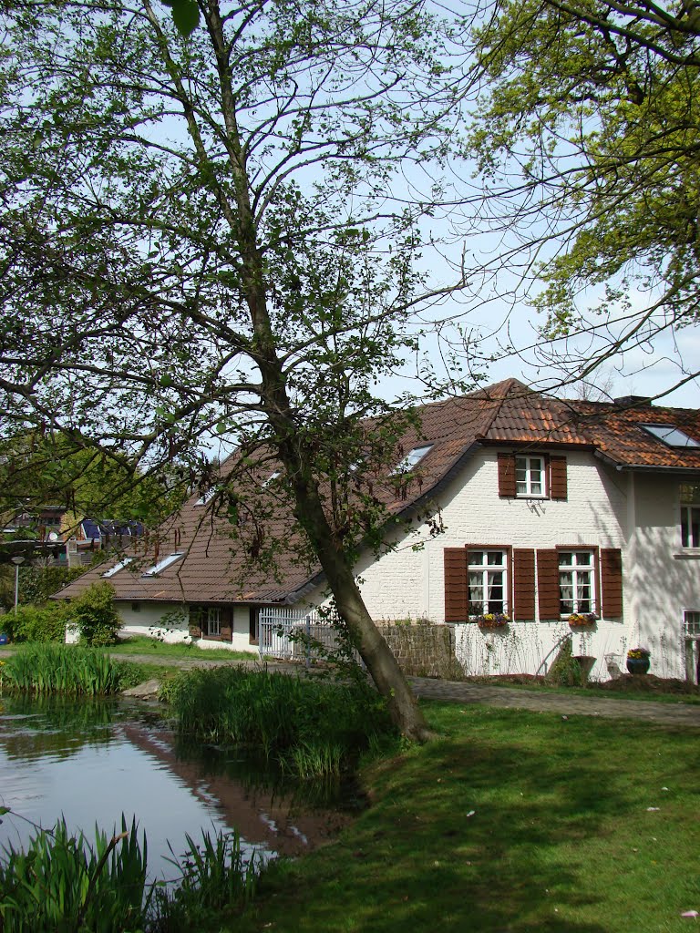 Viersen (Die alte Kaisermühle von 1732 am Mühlenweiher.) April 2012 by DortmundWestfalica