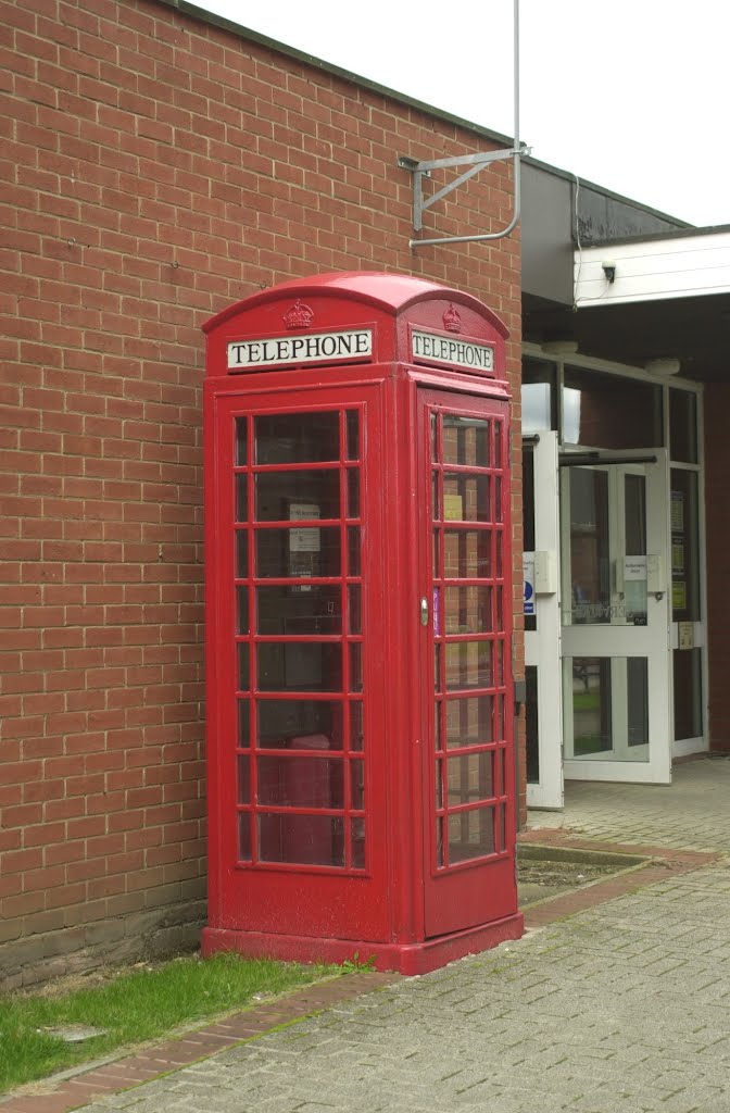 Phone box outside the Bob Hope centre, RAF Mildenhall by digitography