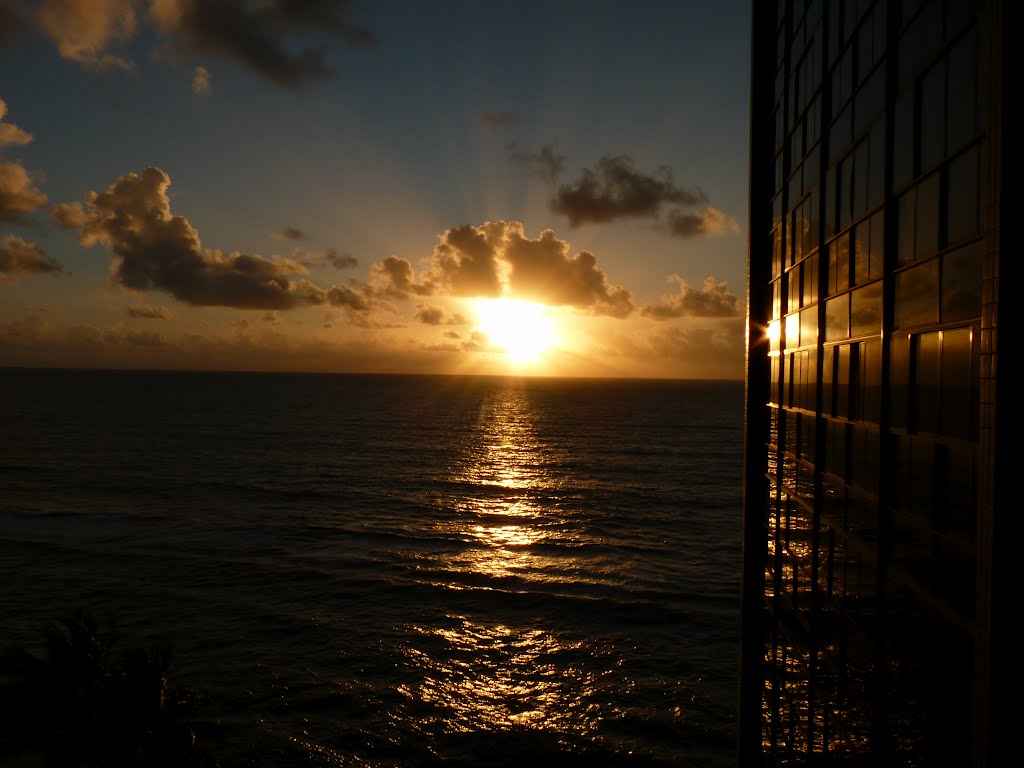 Vista do Hotel Dorisol, Nascer do Sol em Jaboatão dos Guararapes - PE by LUIZ ALBERTO WOLF DOS SANTOS