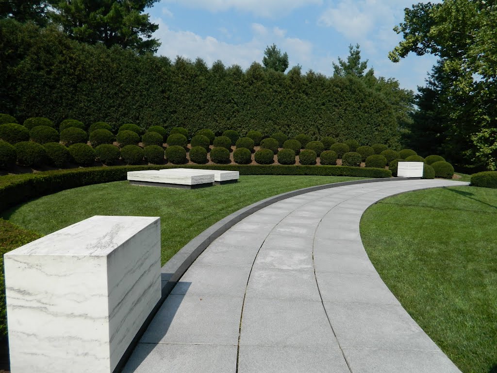 Herbert Hoover's grave in West Branch by olekinderhook