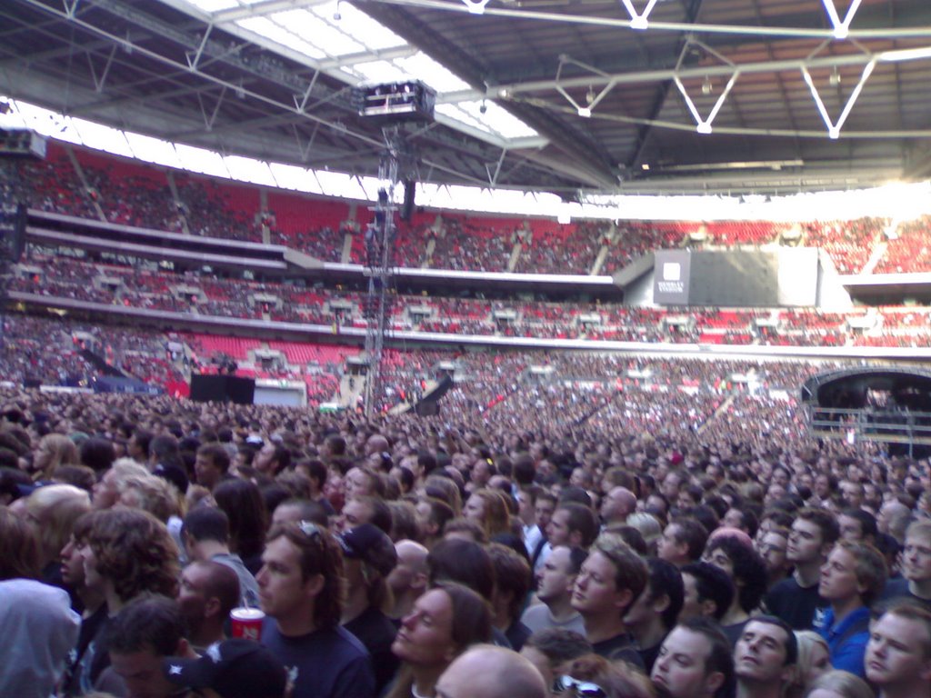 Metallica Crowd @ Wembley Stadium 08-07-07 by darrenwatkins