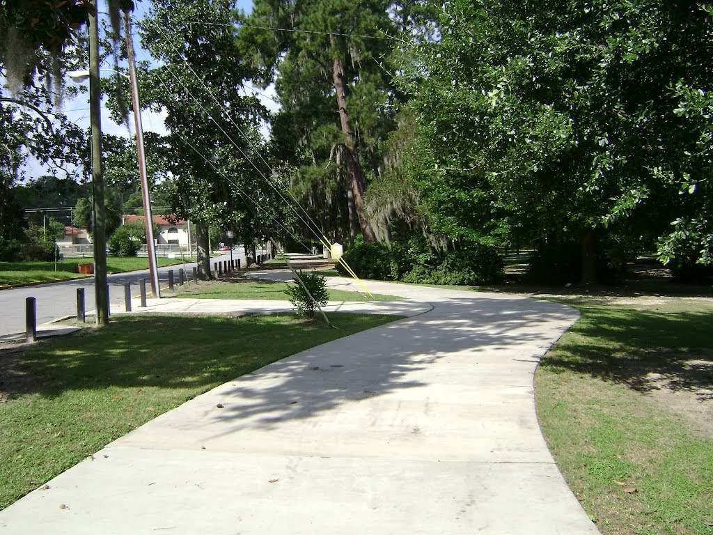 Azalea City Trail heading west along Brookwood Dr by mriveraz