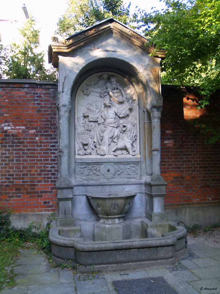 Brunnen·I, Alter Nördlicher Friedhof, München by Gorka Aranzabal