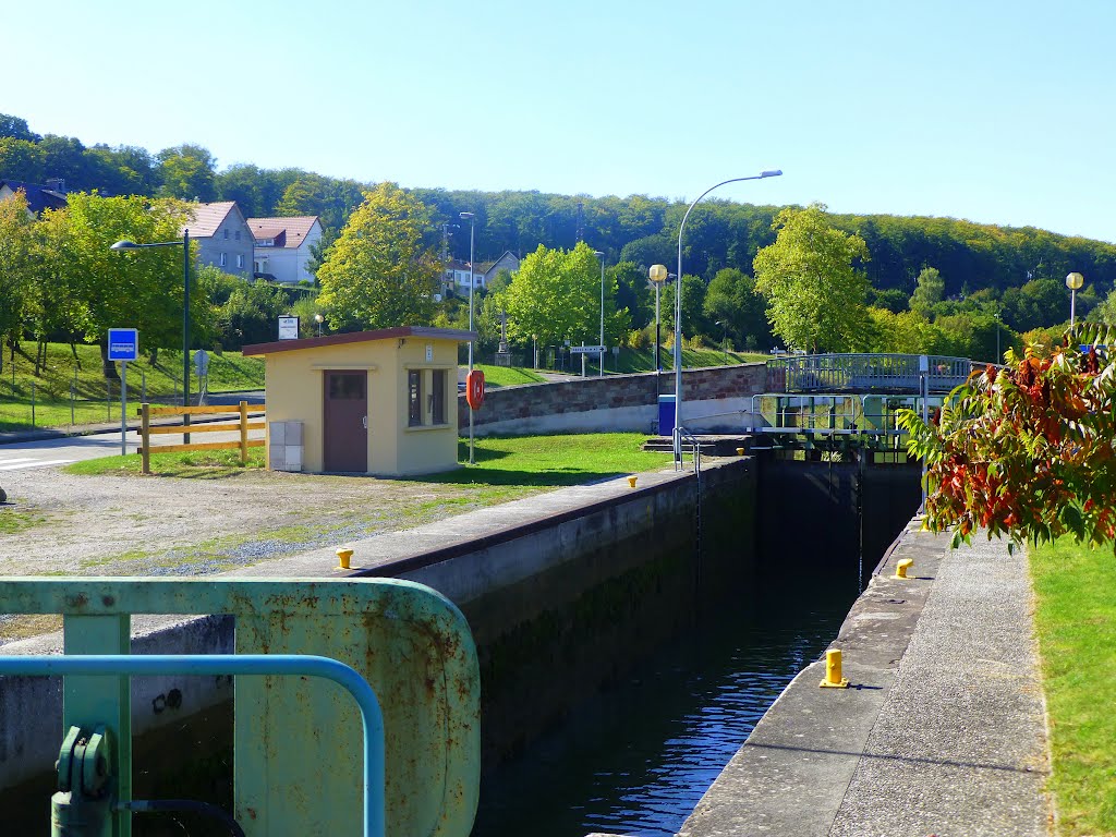 Canal de la Sarre, Sarreinsming, écluse 24, km 60,201 by jc.d