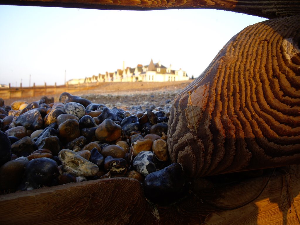 Worthing beach by Rita Wren