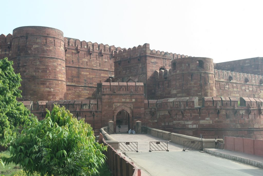 The gate of Agra Fort by Monkey Tzeng