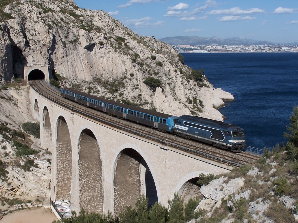 BB67400 at viaduct La Vesse by Derk Luijt