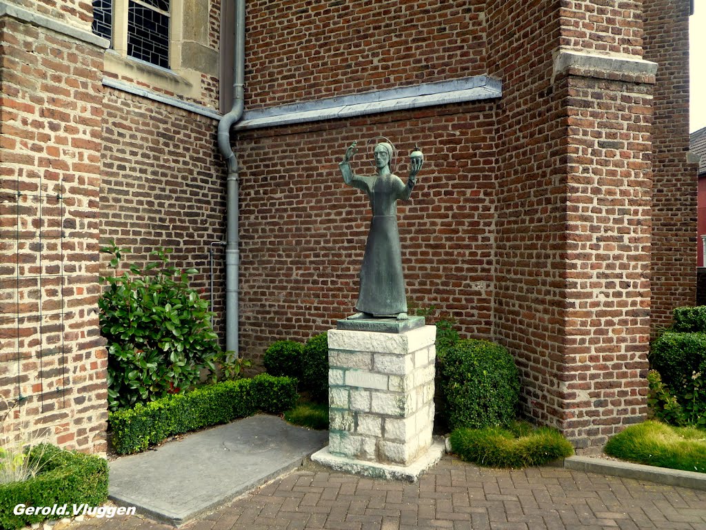 Jezus met de armen omhoog en de Wereldbol in de Rechterhand. Kerk Horbach...2012 by Gerold Vluggen