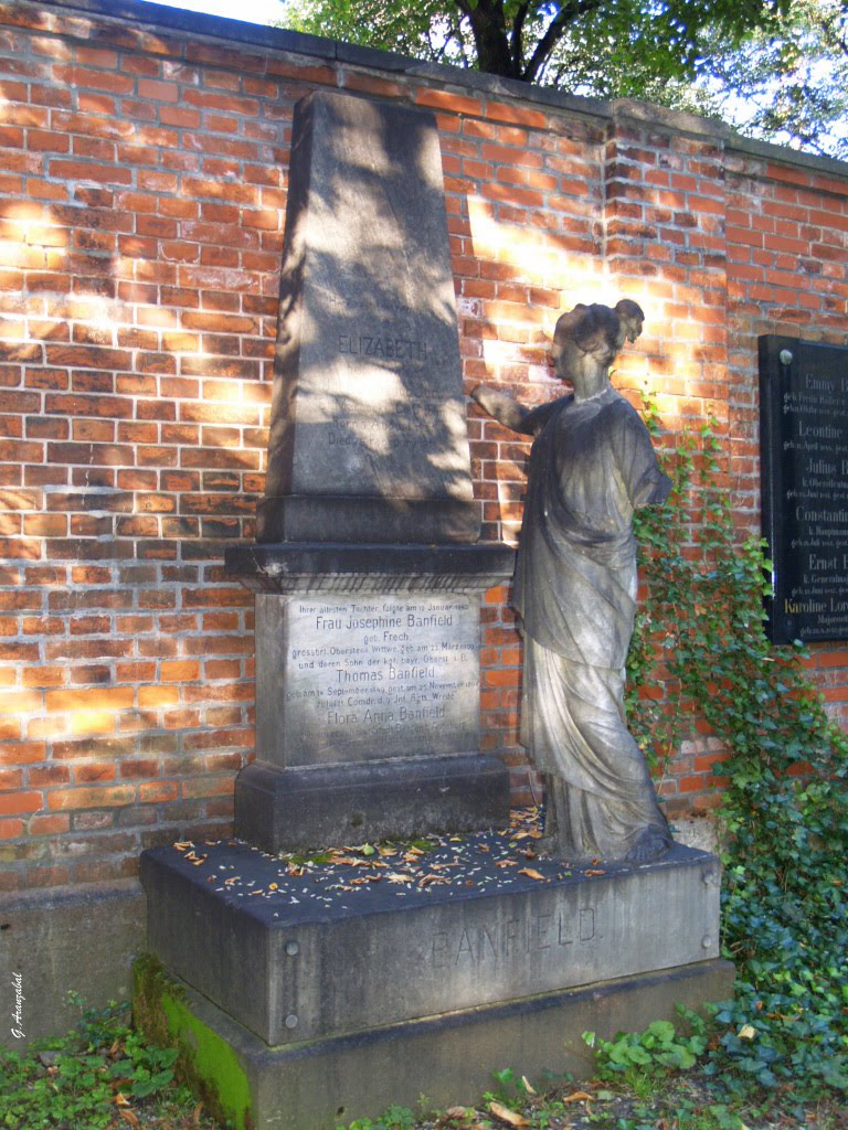 Alter Nördlicher Friedhof·XIII, München by Gorka Aranzabal