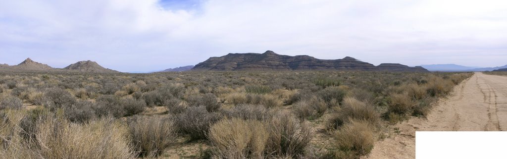 Black Canyon Road near Hole in the Wall by earthrover