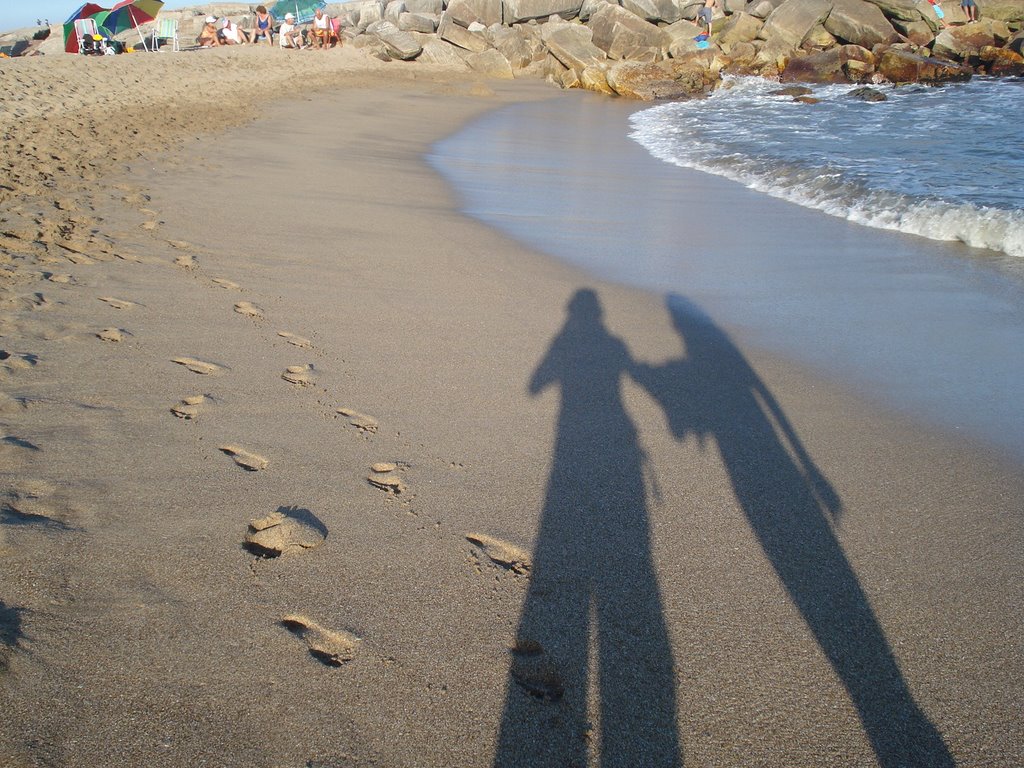 Sombras en la playa by gustabajo