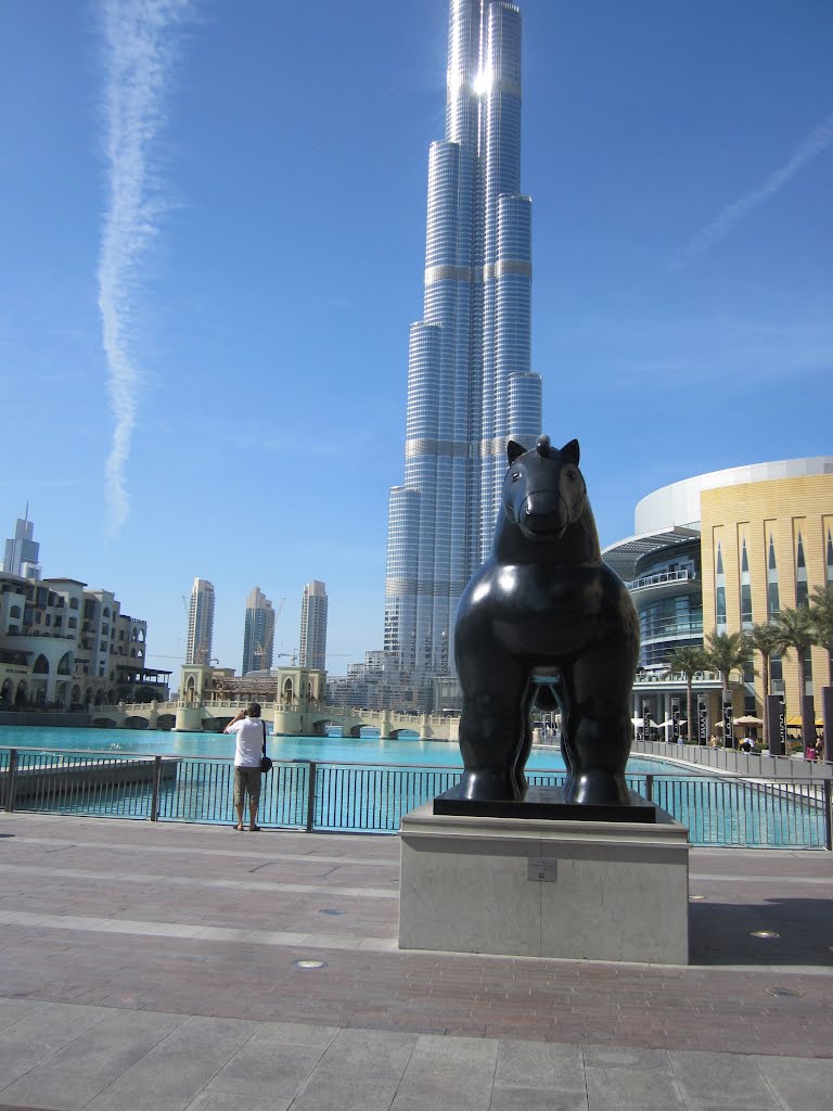 Botero, the Dubai horse by Coenraad van der Lin…