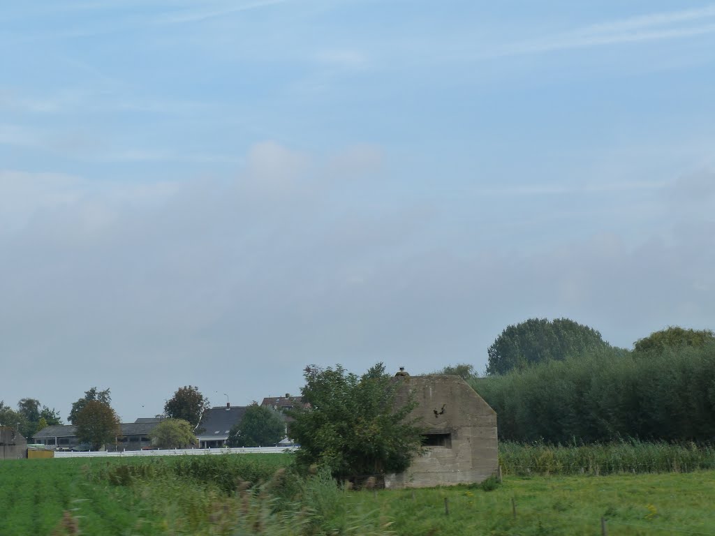 Piramide schuilplaats 1940 naast de molen by stevenvanValen+hannekeRolloos