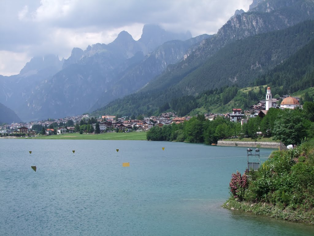 The lake the mountains by Anne Fiteni