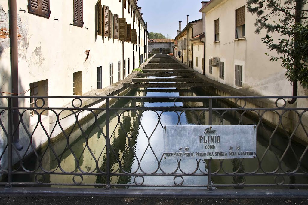 Canale nel centro di Piazzola 2010-04-19 (JV) by Jiri Veverka