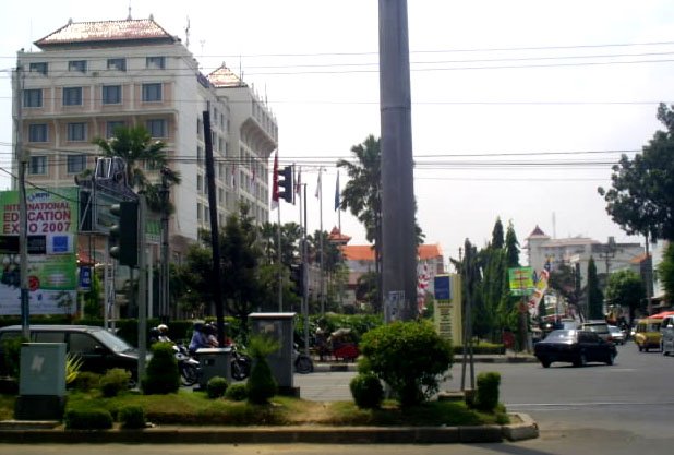 Prapatan Ngapeman depan Novotel Solo by agung widianto